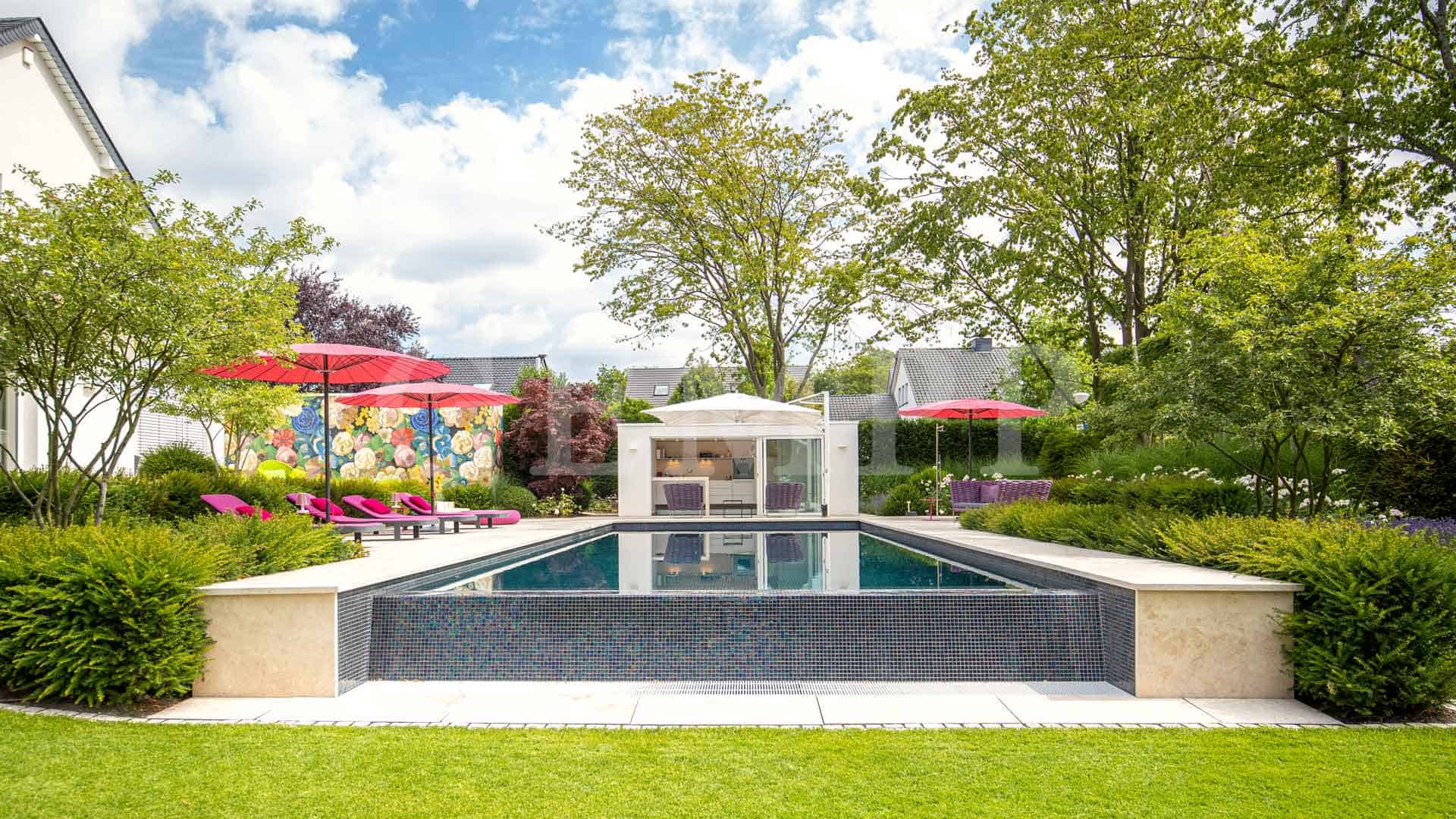 StadtvillaGarten mit Infinity Pool Gempp Gartendesign